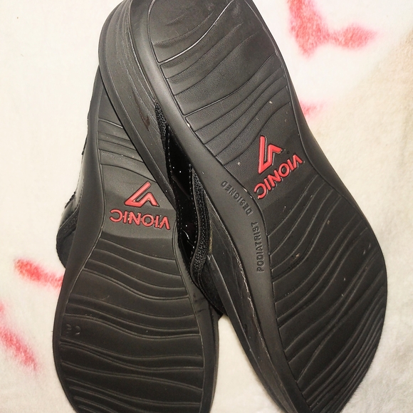 Vionic Black Sandals #300 - Picture 3 of 4
